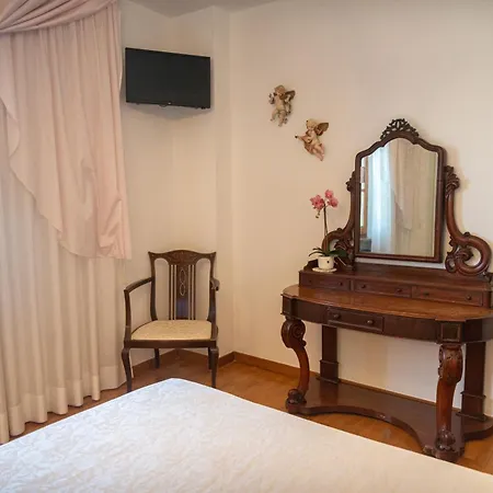 Il Chiostro 3* אסיסי